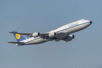 Lufthansa Boeing 747-8 in de retro livery.