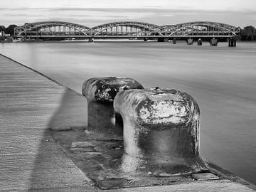 Hamburg - Elbe-brug met havenbolders van Das-Hamburg-Foto