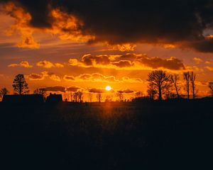 Bewolkte zonsondergang - Reisfotografie in België, Europa | Golden hou