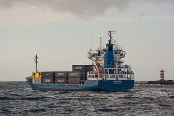 Containerschip onderweg naar de Noordzee. van scheepskijkerhavenfotografie