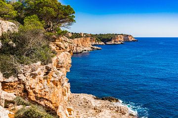 Prachtige rotsachtige kustlijn op Mallorca, Spanje Balearen van Alex Winter