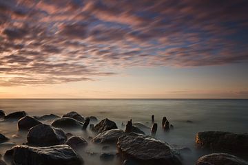 Stenen aan de kust van de Oostzee van Rico Ködder