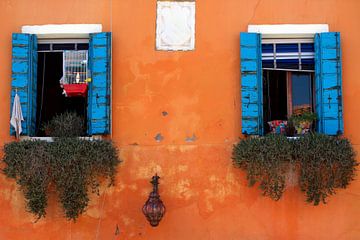 VENICE BURANO kleurrijke huizen en ramen - de vogelkooi van Bernd Hoyen