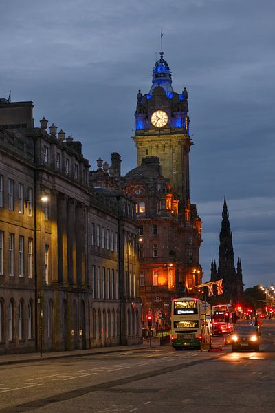 Edinburgh by Hello Pompoyo