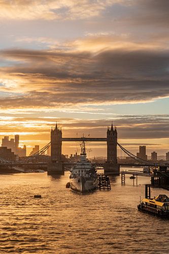 Tower Bridge at Sunrise by Erik van 't Hof