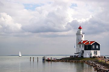 Vuurtoren Het Paard in Marken aan het Markermeeer van Alice Berkien-van Mil