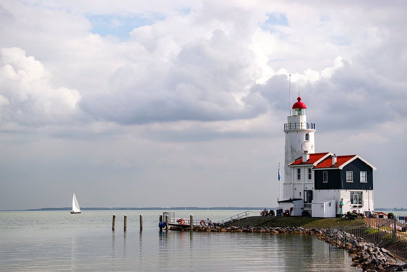 Phare Het Paard à Marken sur le lac Markermeer par Alice Berkien-van Mil