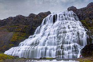 Dynjandi-Wasserfall mit Person, Island