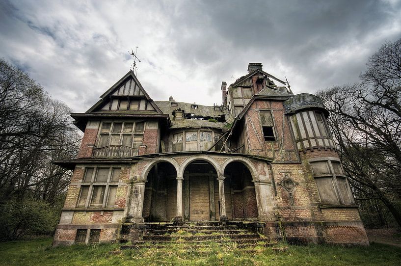 Urbex - Miss peregrines house von Angelique Brunas