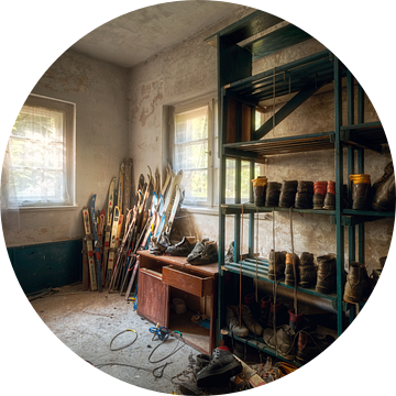 Verlaten Ski Uitrusting. van Roman Robroek - Foto's van Verlaten Gebouwen