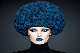 Fotorealistisches fiktives Porträt Frau mit Blumen von Egon Zitter