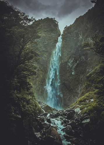 waterfall new zealand by Gwenn klabbers