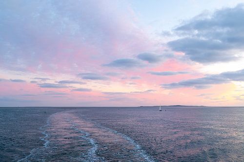Voilier au coucher du soleil à Vlieland sur Wad of Wonders