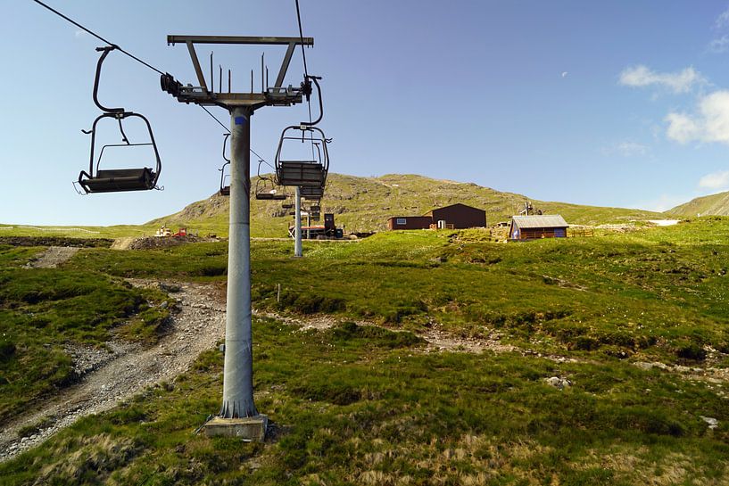 Ride the chairlift at Glencoe Mountain Resort. View of the enchanting landscape. by Babetts Bildergalerie