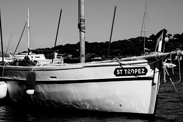 Segelboot in St. Tropez von Tom Vandenhende