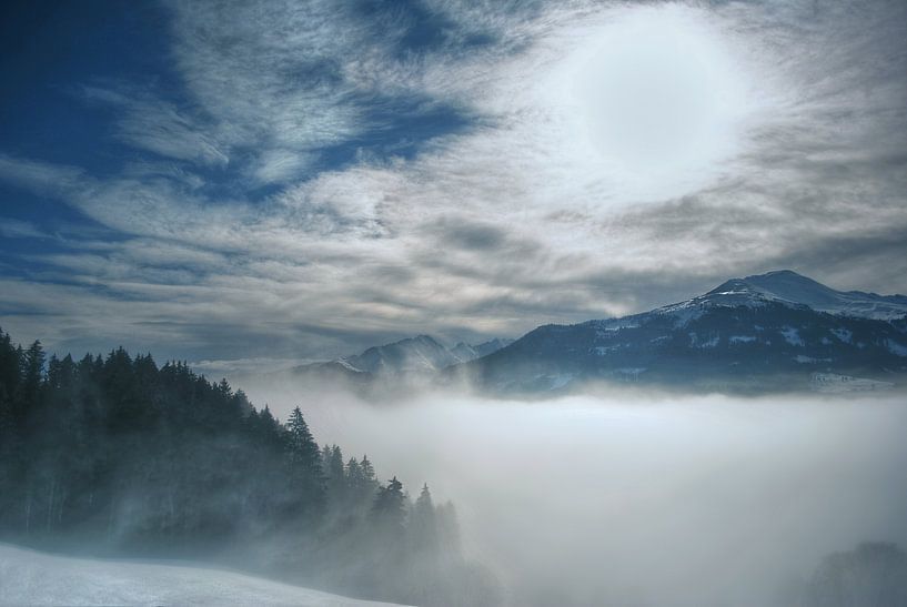 Misty Mountains van Cas van den Bomen