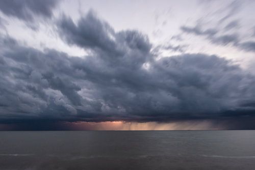 Onweer en Bliksem boven Het water