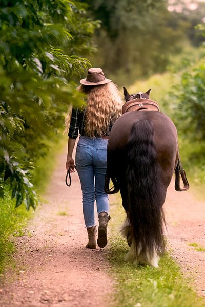 Lady with horse in Hengelo by Richard de Vries