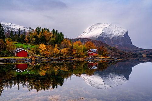 Herfst aan de Helgelandkust in Noorwegen