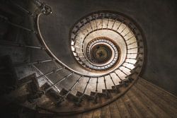 L'un des plus beaux escaliers abandonnés et délabrés
