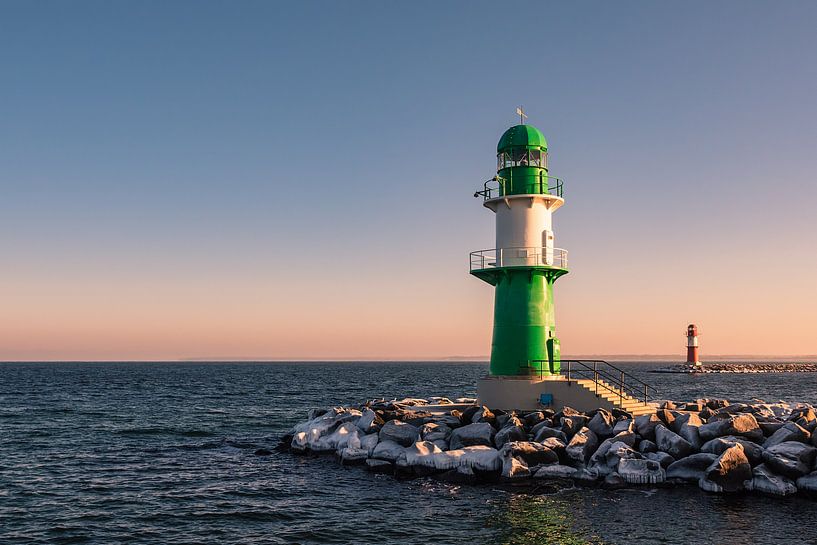 Die Mole in Warnemünde im Winter von Rico Ködder