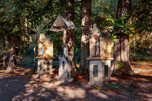 Drei Statuen