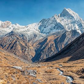 The slopes of Annapurna by Manjik Pictures