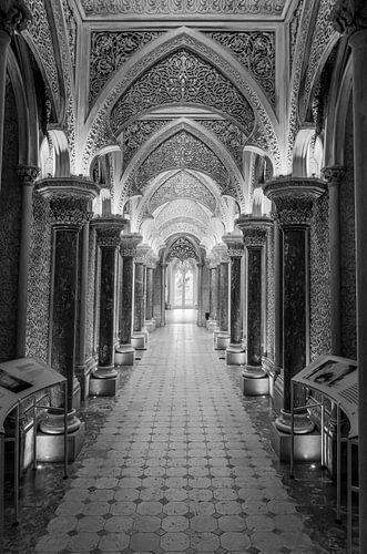 Interieur des Monserrate-Palastes in schwarz-weiß, Sintra, Portugal