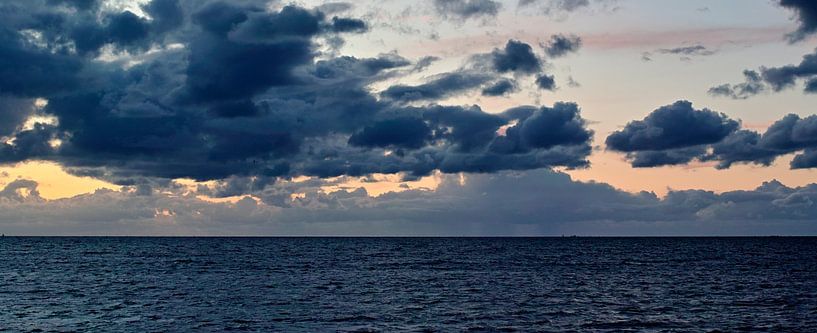 Dramatic clouds above the water by Eric van Nimwegen