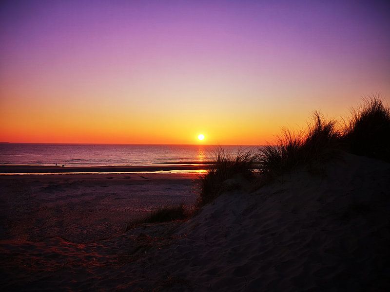 Sunset at the beach by Jasper Bloemsma
