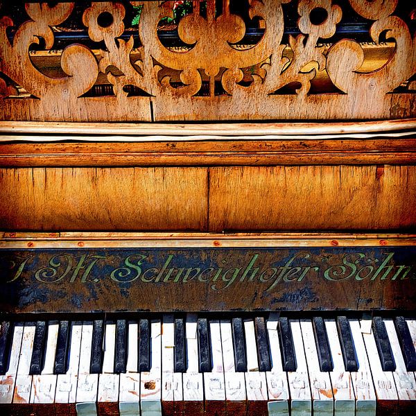 Le vieux piano par Leopold Brix