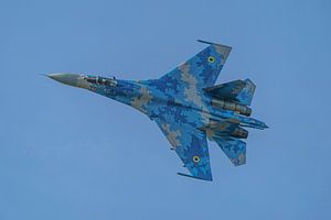 Vorbeiflug von oben an einer Sukhoi 27 der ukrainischen Luftwaffe während eines Spottertages am Klei