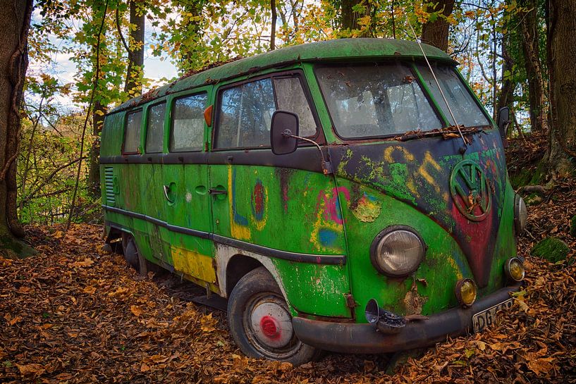 Old Volkswagen bus by Carola Schellekens