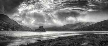 Eilean Donan Castle (repost) by Mart Houtman