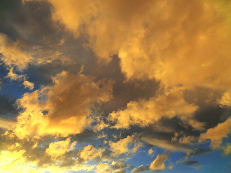 Wolken by Desiree Barents