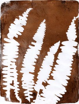 Witte varenbladeren op roestbruin. Moderne botanische kunst. van Dina Dankers