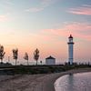 Vuurtoren Hellevoetsluis bij zonsondergang van Sonny Vermeer
