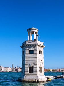 Vuurtoren op het eiland San Giorgio Maggiore in Venetië van Rico Ködder