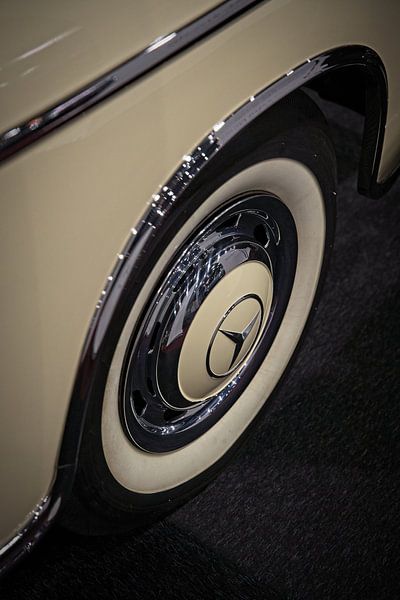 &quot;Weisswand reifen&quot; Mercedes-Benz Convertible by Rob Boon