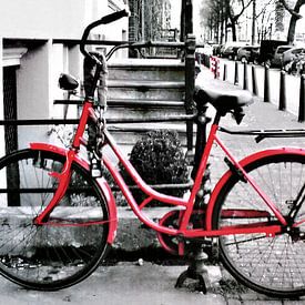 The red bike - Amsterdam by Lucas Harmsen