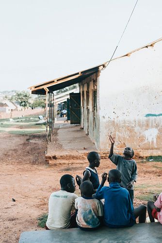 Kinderen in Oeganda nadat de school uit is.