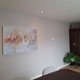 Klantfoto: Abstract schilderij met organische vormen in zachte kleuren van Joriali fotografie en schilderijen, op canvas