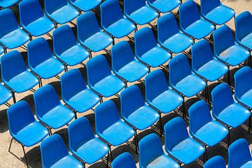 groep blauwe stoelen van Markus Gann