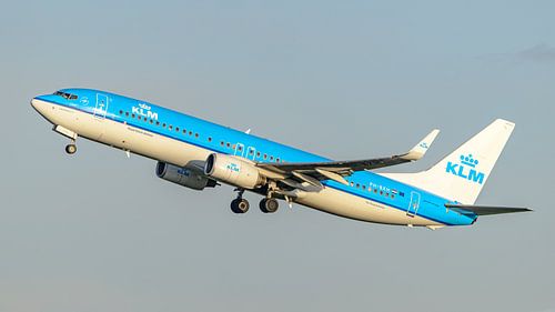 Start eines Passagierflugzeugs vom Typ KLM Boeing 737-800. von Jaap van den Berg