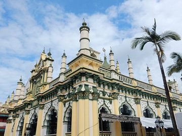 A mosque in Singapore by Christine Volpert
