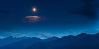 Mond über Bergen.  von Mark Scheper Miniaturansicht