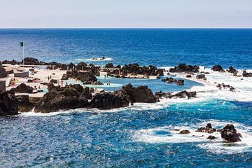 Zeezwembad in Porto Moniz op Madeira - Portugal van Werner Dieterich