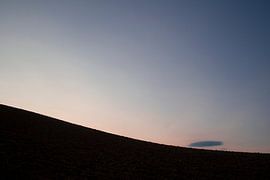 Wolkje. Heuvel. Toscane. by Rens Kromhout