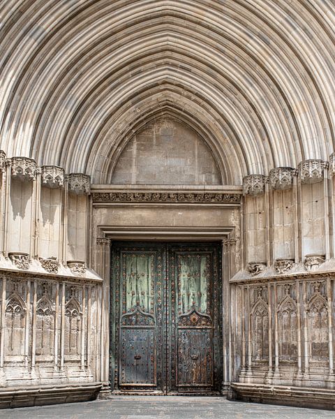Porta dels Apostols Girona Espagne par Sandra Hogenes