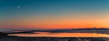 Vue panoramique d'un coucher de soleil avec les Brandaris sur Terschelling